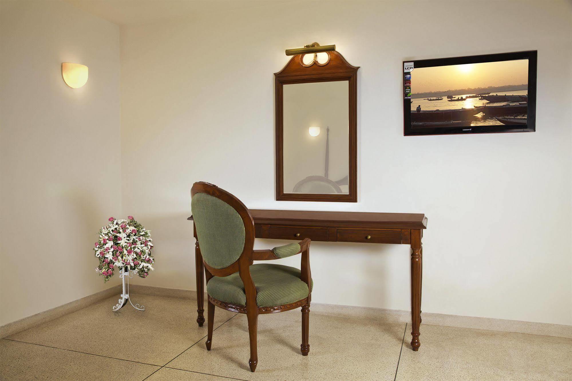 Hotel Alpana Haridwār Extérieur photo